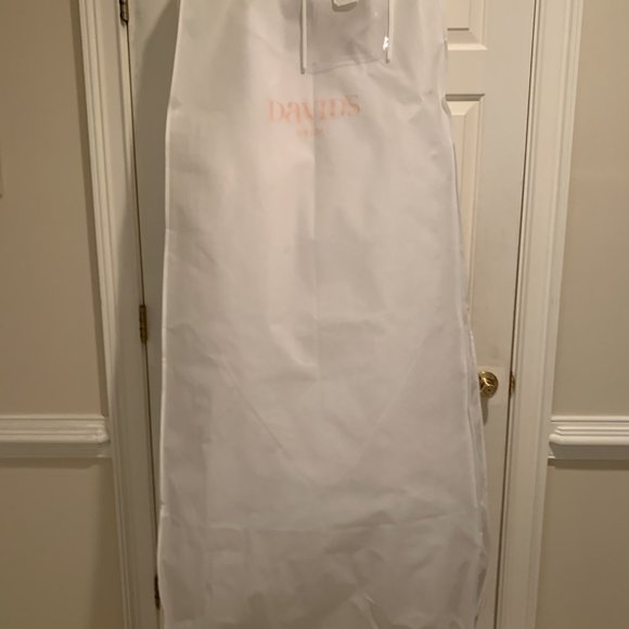 David's Bridal White Tulle Wedding Dress With Beaded Satin Bodice Size 16 - Picture 8 of 12